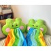 蛙嘔彩虹青蛙抱枕毯子二合一兩用午睡毯